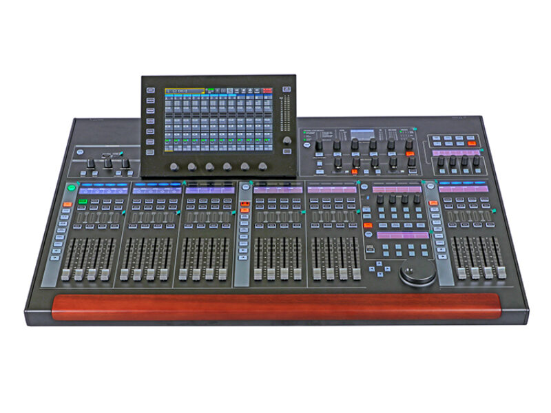 Wing BK Behringer digital audio mixer